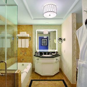 Signature Corner King Room Skyline View